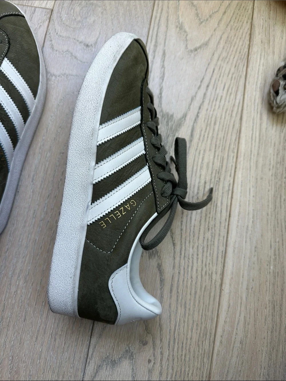 adidas Gazelle’s Olive Green and Cream - Picture 6 of 7